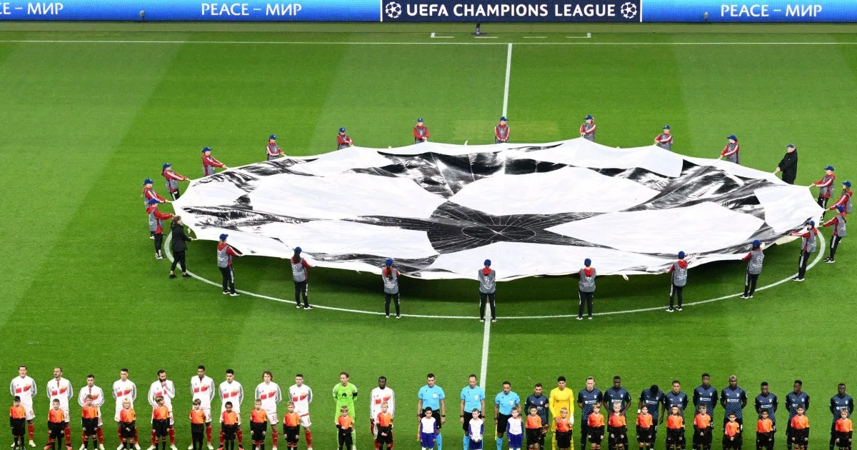 球队高举意甲冠军奖杯